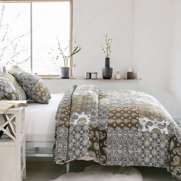 10 Expert Tips to Make Your Room Feel Like a Spacious Sanctuary