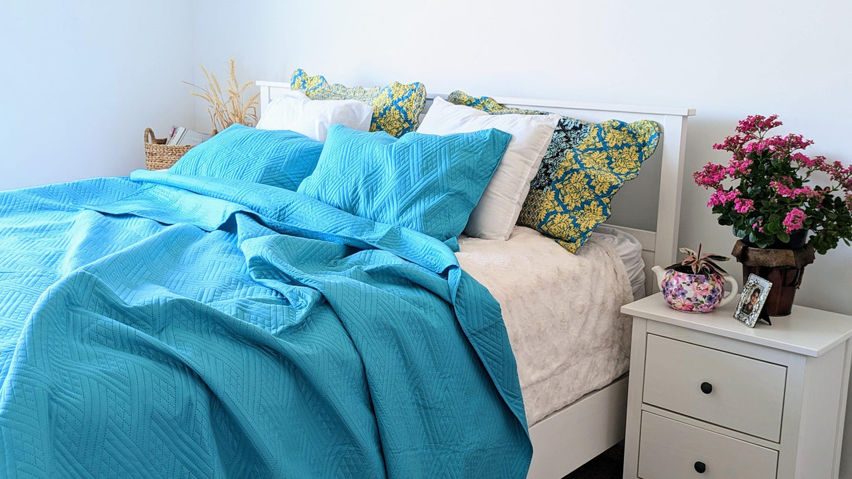 DaDa Bedding Gentle Wave Turquoise Teal Blue Lagoon Lightweight Quilted Bedspread Set (LH3000) - DaDa Bedding Collection
