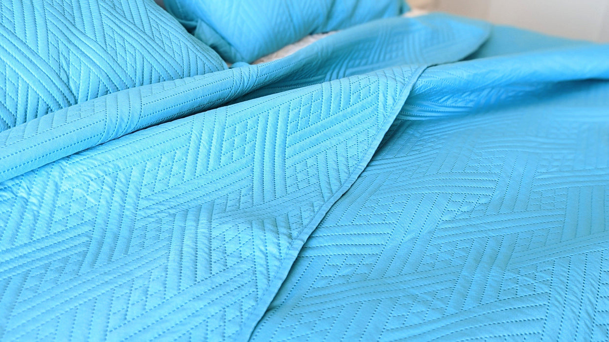 DaDa Bedding Gentle Wave Turquoise Teal Blue Lagoon Lightweight Quilted Bedspread Set (LH3000) - DaDa Bedding Collection