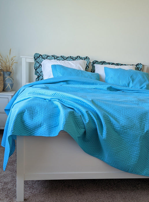 DaDa Bedding Gentle Wave Turquoise Teal Blue Lagoon Lightweight Quilted Bedspread Set (LH3000) - DaDa Bedding Collection