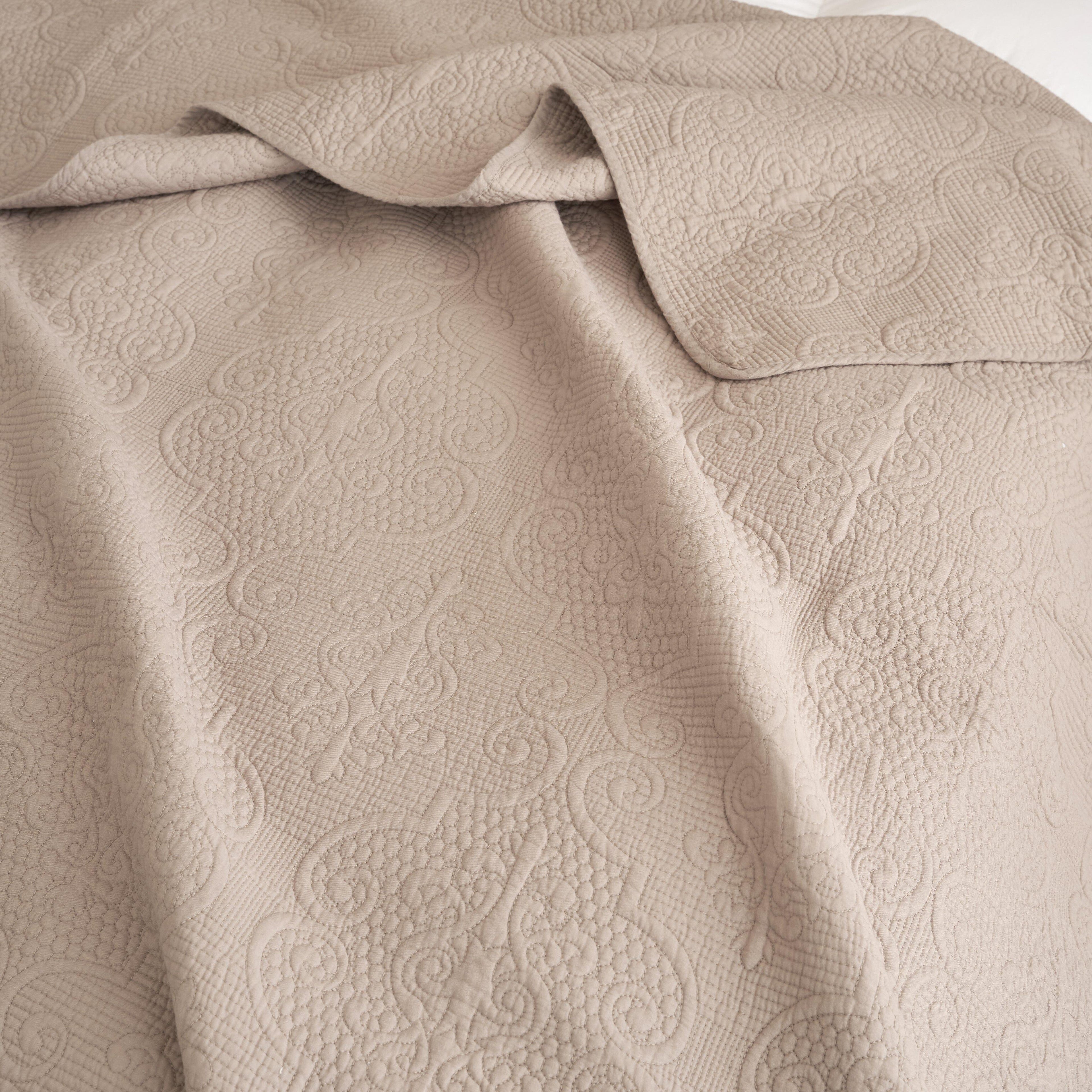 DaDa Bedding Neutral Taupe Beige Sandy Elegant Matelasse Cotton Quilted Bedspread Set (JHW-585) - DaDa Bedding Collection