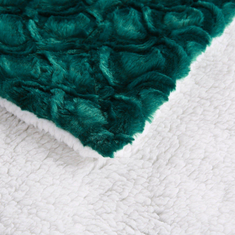 DaDa Bedding Mermaid Scales Emerald Green Blue w/ Sherpa Backside Faux Fur Throw Blanket (BL-171805) - DaDa Bedding Collection