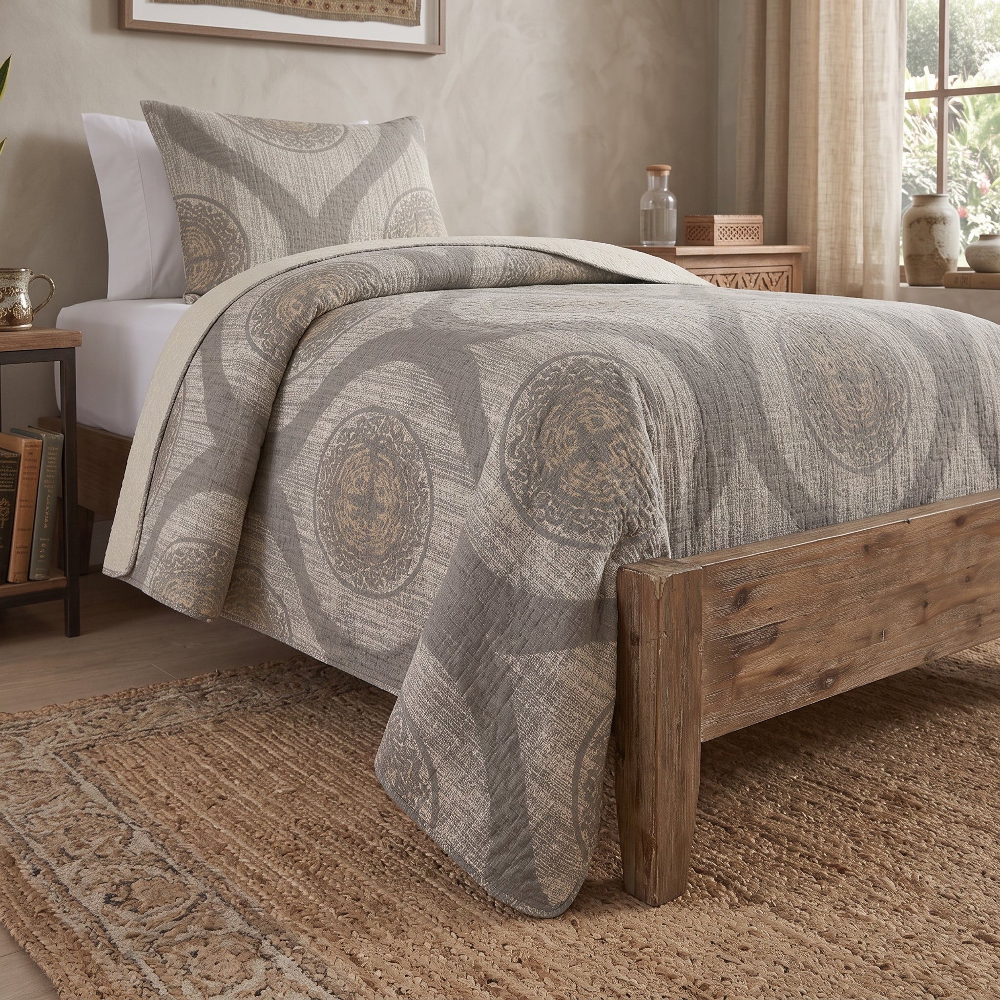 DaDa Bedding Rustic Grey Mosaic Distressed Medallion Reversible Quilted Bedspread Set (SD16299)