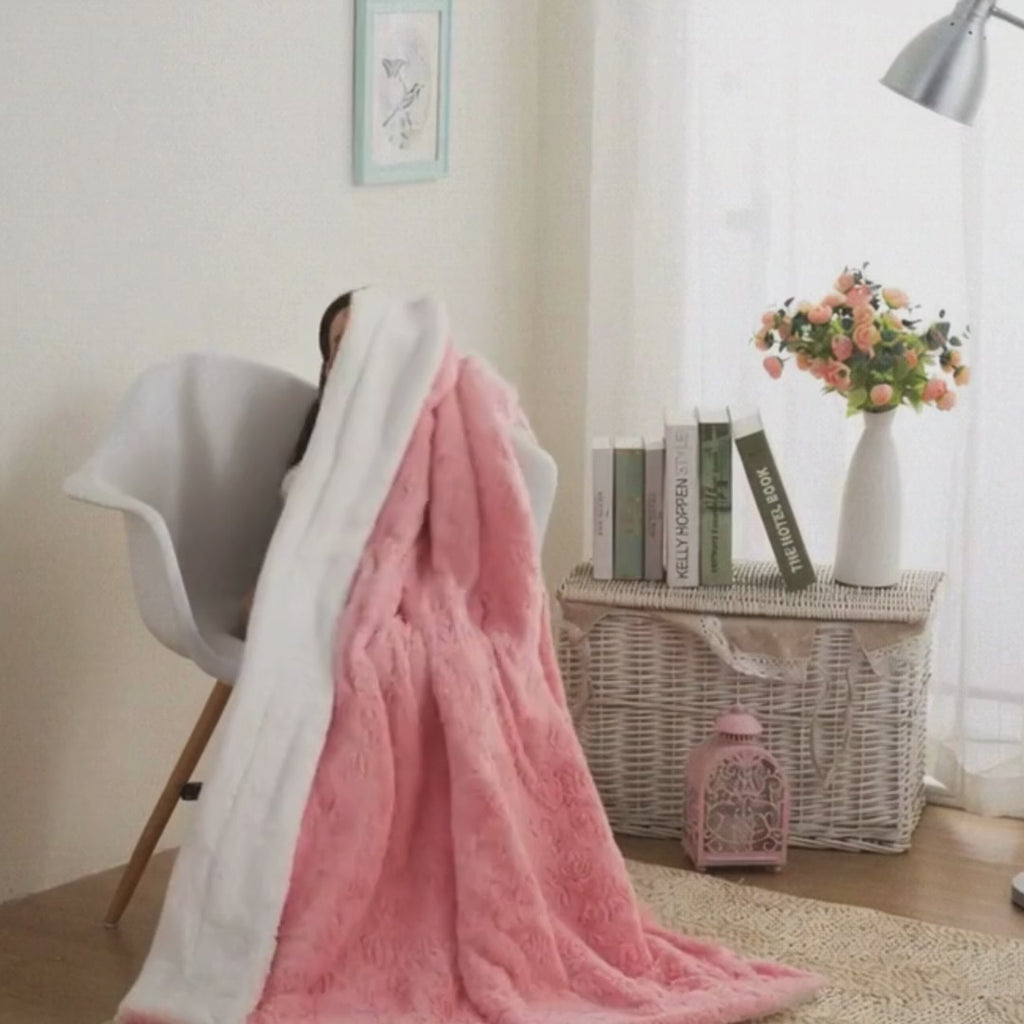 DaDa Bedding Luxury Blossom Pink Rose Buds Pink Sherpa Backside Faux Fur Throw Blanket (BL-171752)
