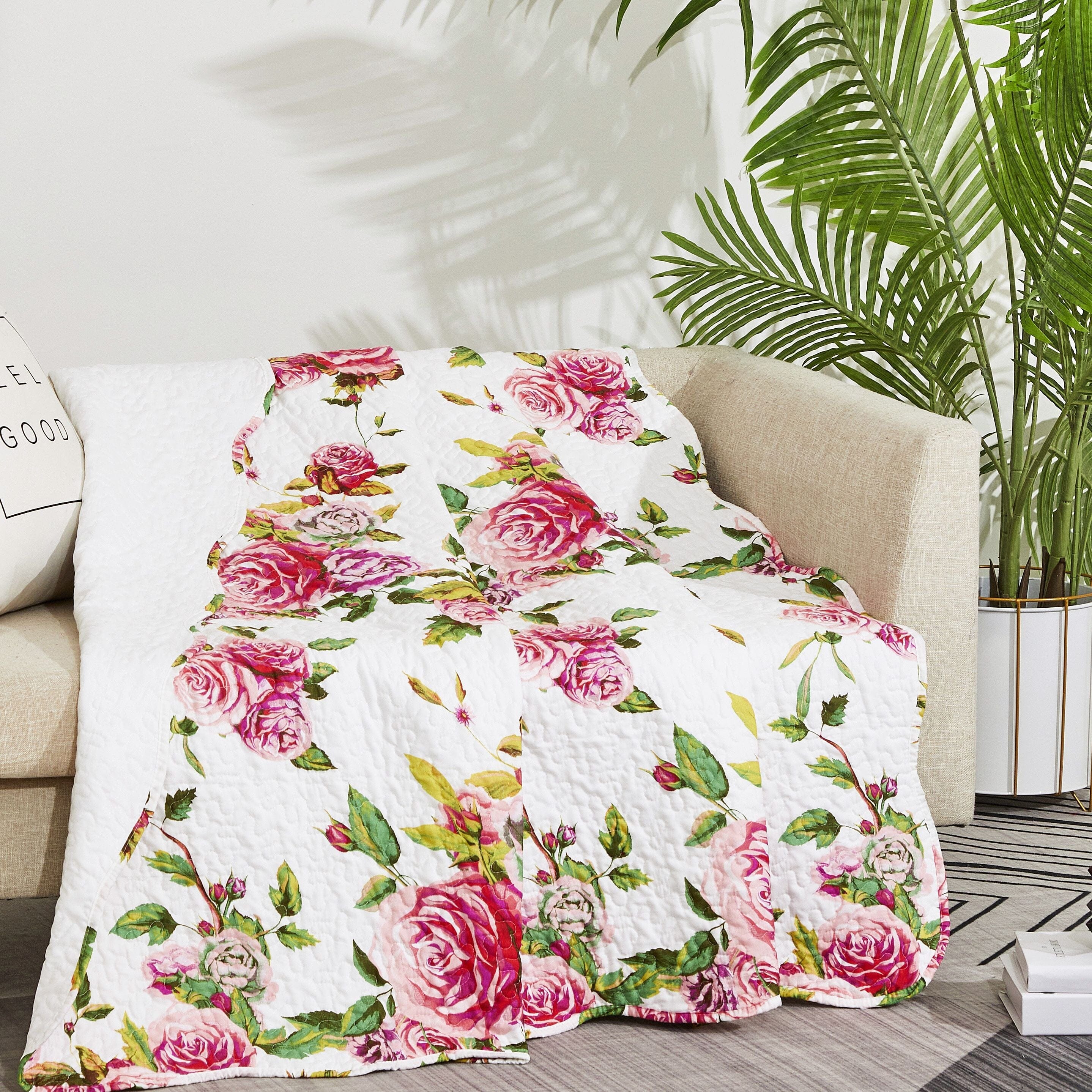DaDa Bedding Romantic Roses Floral Throw Blanket - Lovely Spring Pink & White Scalloped Colorful Lightweight Breathable - Bright Vibrant Quilted Throw Blanket - 50 x 60 - DaDa Bedding Collection