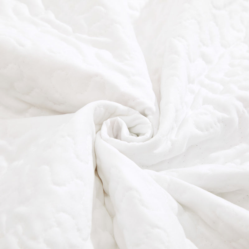 DaDa Bedding Romantic Roses Floral Throw Blanket - Lovely Spring Pink & White Scalloped Colorful Lightweight Breathable - Bright Vibrant Quilted Throw Blanket - 50 x 60 - DaDa Bedding Collection