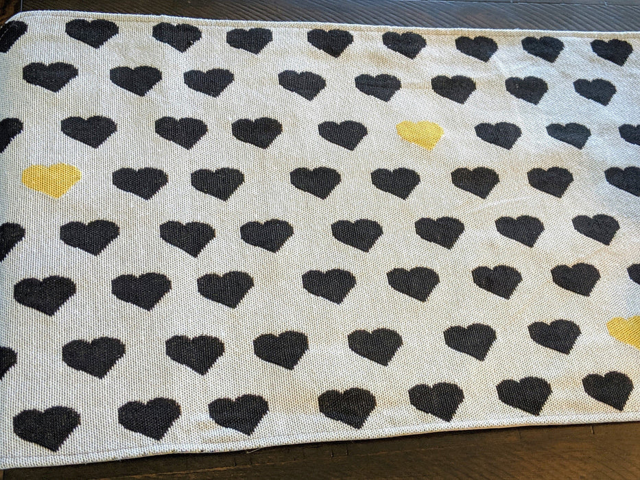 TABLE RUNNER - DaDa Bedding Elegant Woven Tapestry Table Runner, Lovely Black and Yellow Hearts (18113) - DaDa Bedding Collection