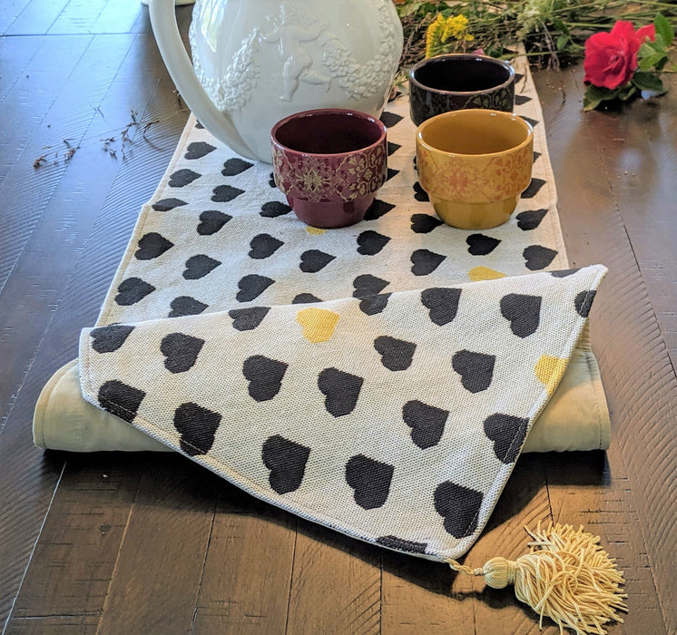 TABLE RUNNER - DaDa Bedding Elegant Woven Tapestry Table Runner, Lovely Black and Yellow Hearts (18113) - DaDa Bedding Collection