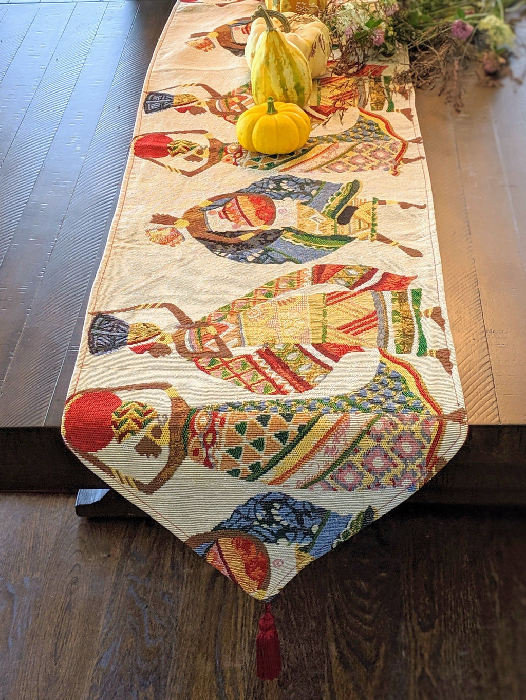 DaDa Bedding Dancing Women African Dreams Elegant Woven Tapestry Dining Table Runner (18117) - DaDa Bedding Collection
