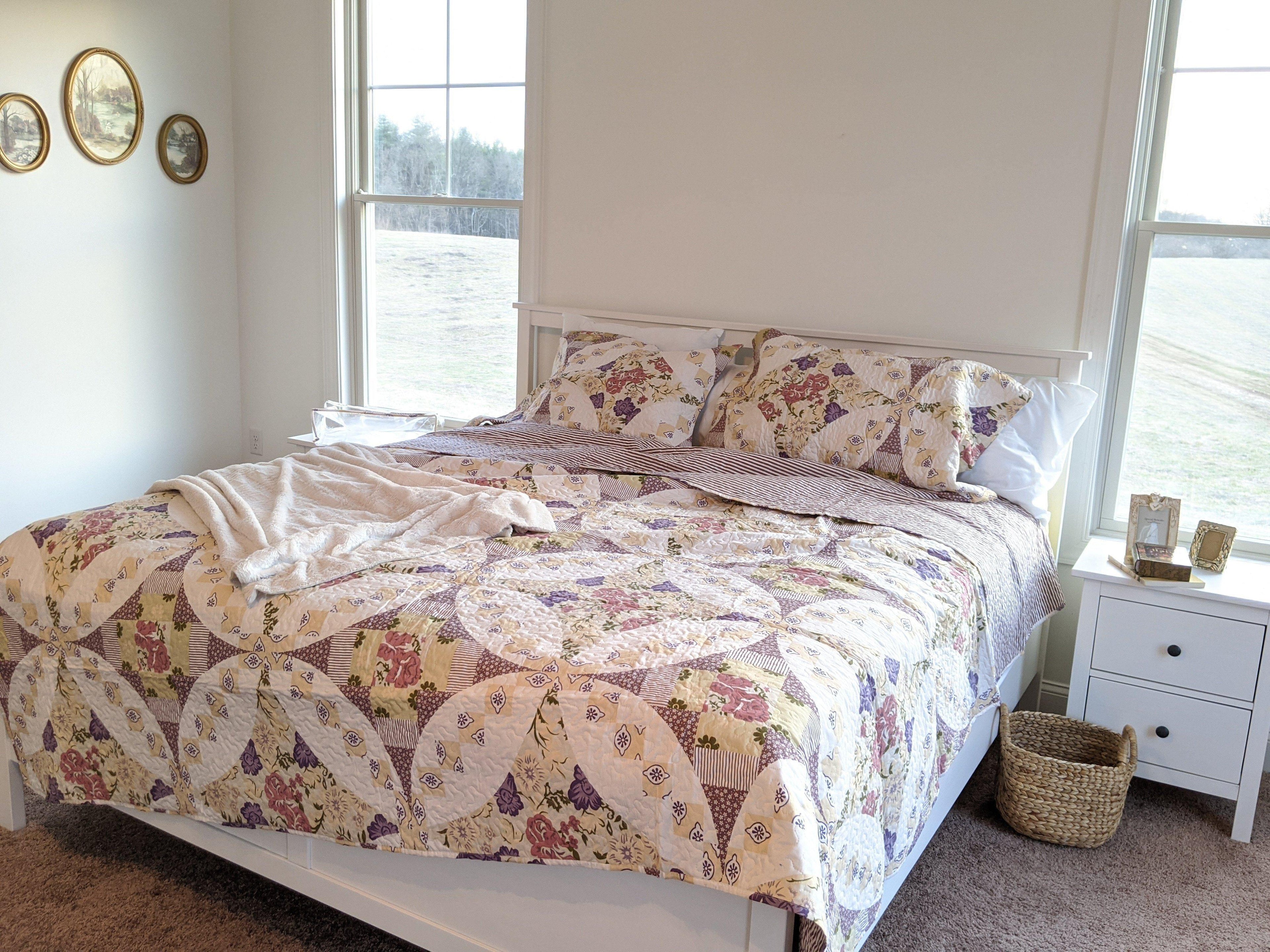 DaDa Bedding Wisteria Cottage Roses Floral Lightweight Quilted Bedspread Set (HS-1003) - DaDa Bedding Collection