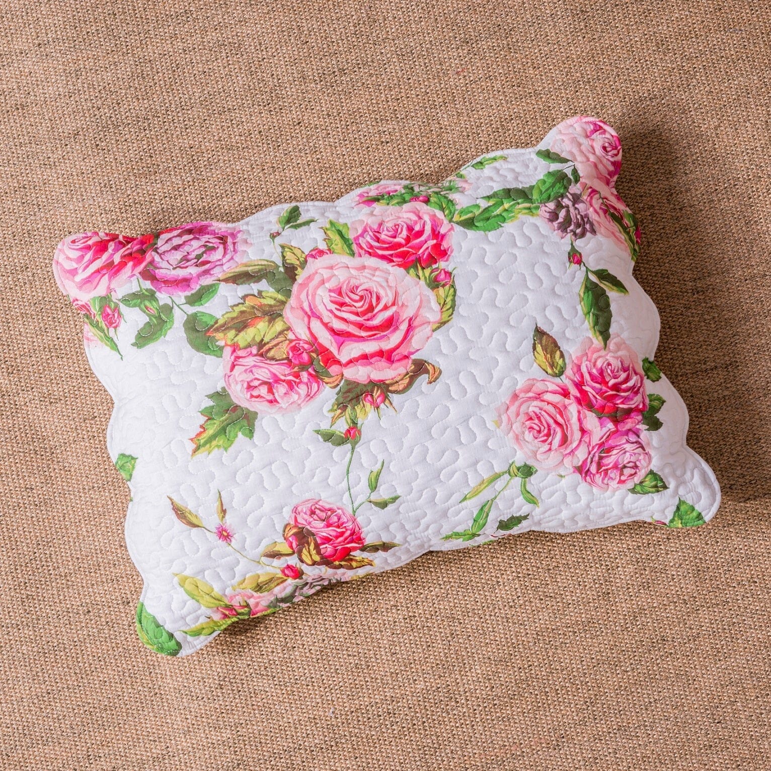 DaDa Bedding Romantic Roses Spring Floral Pink Scalloped Pillow Sham 1-Piece (JHW879) - DaDa Bedding Collection
