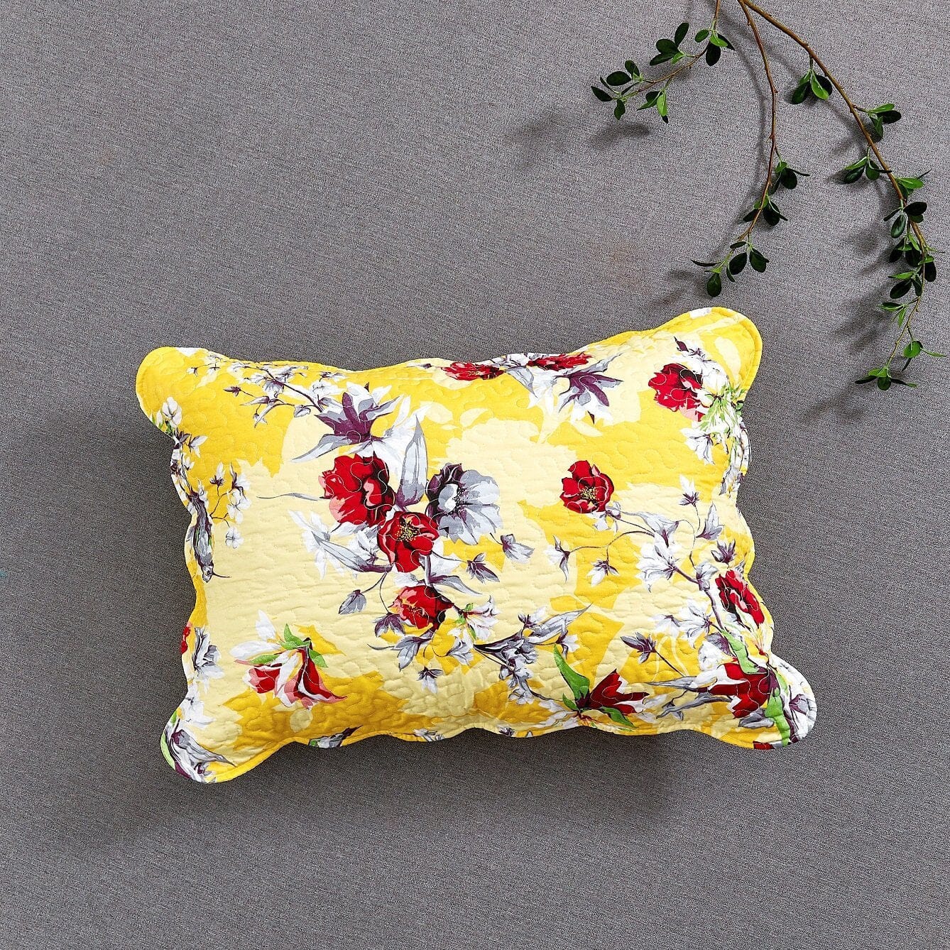 DaDa Bedding Radiant Sunshine Yellow Hummingbirds Floral Scalloped Bedspread Set (JHW-925) - DaDa Bedding Collection