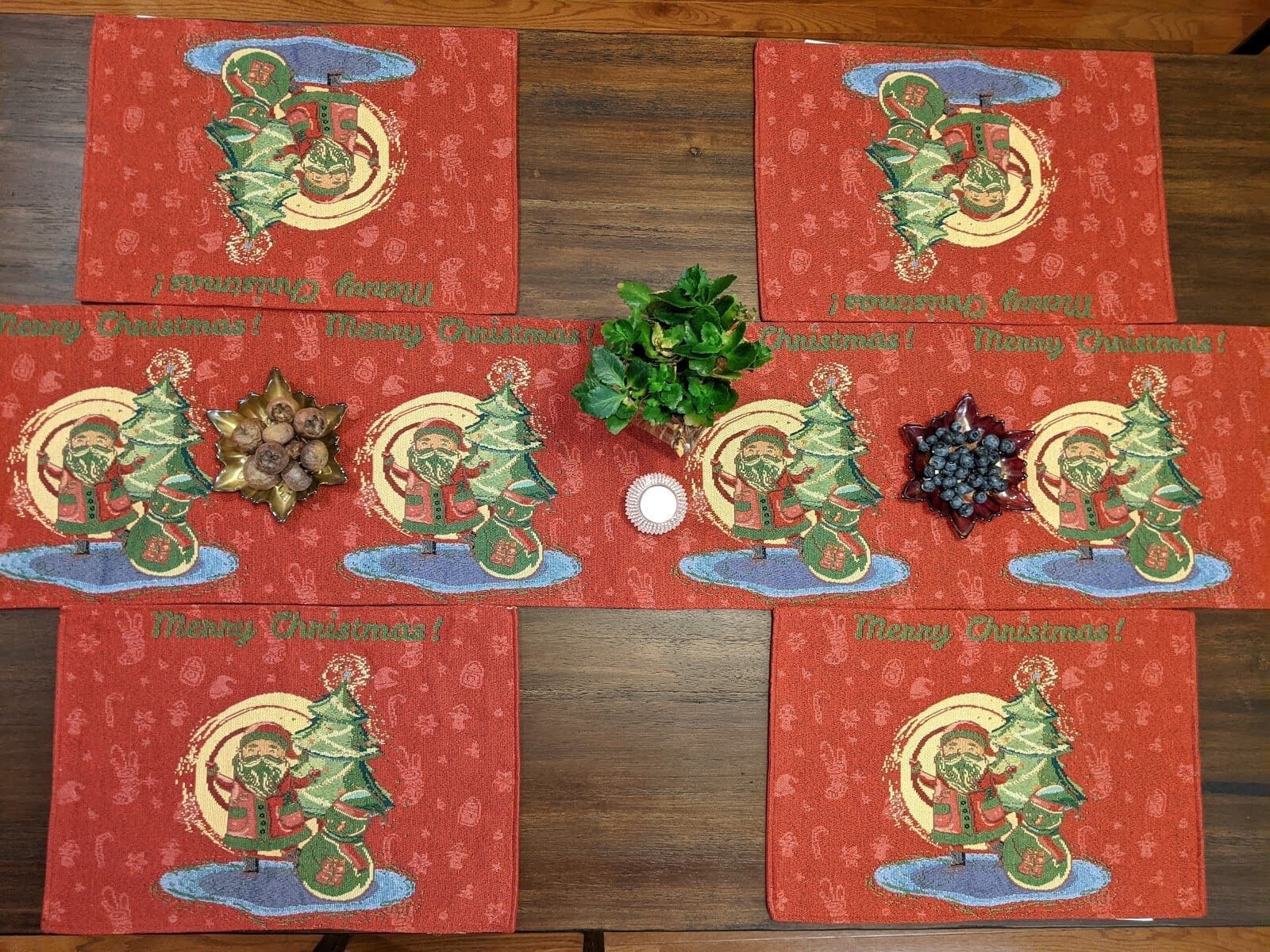 DaDa Bedding Set of 4-Pieces Red Santa Claus Christmas Tapestry Placemats 13” x 19” (17615) - DaDa Bedding Collection
