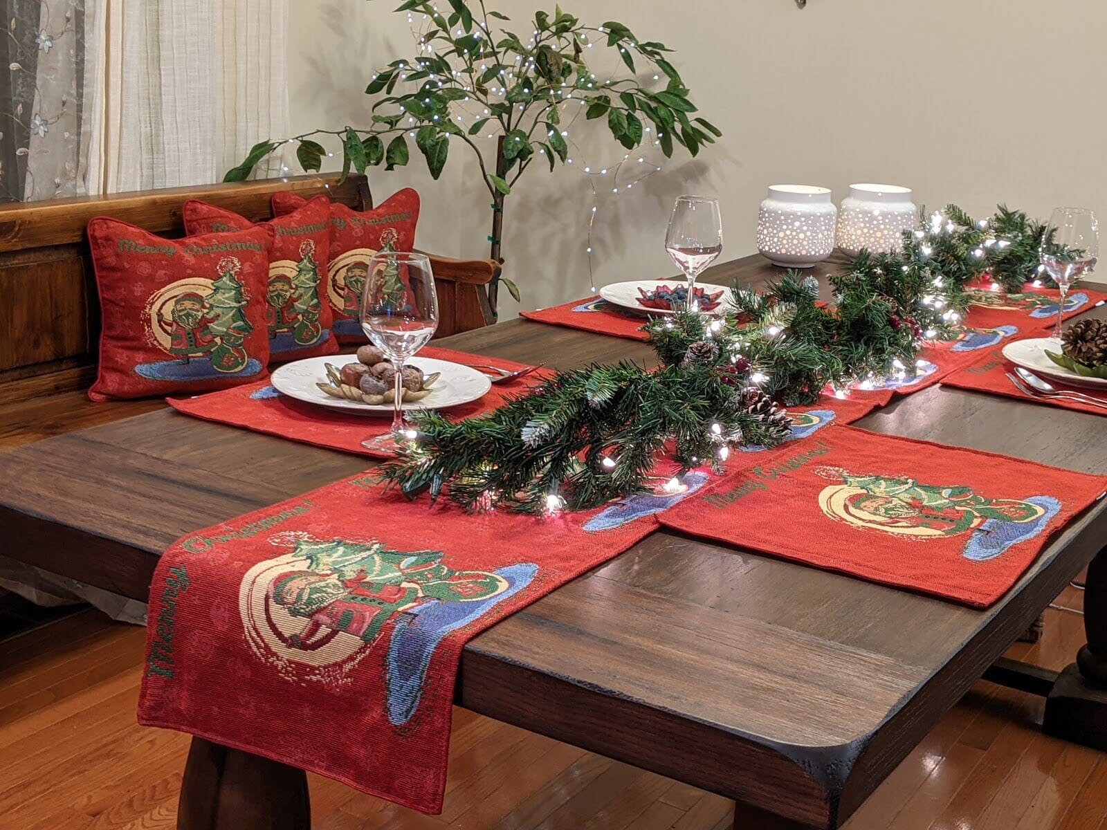 DaDa Bedding Set of 8 Pieces Red Santa Claus Holiday Table Tapestry - 4 Placemats, 2 Table Runners, 2 Throw Pillow Covers (17615) - DaDa Bedding Collection