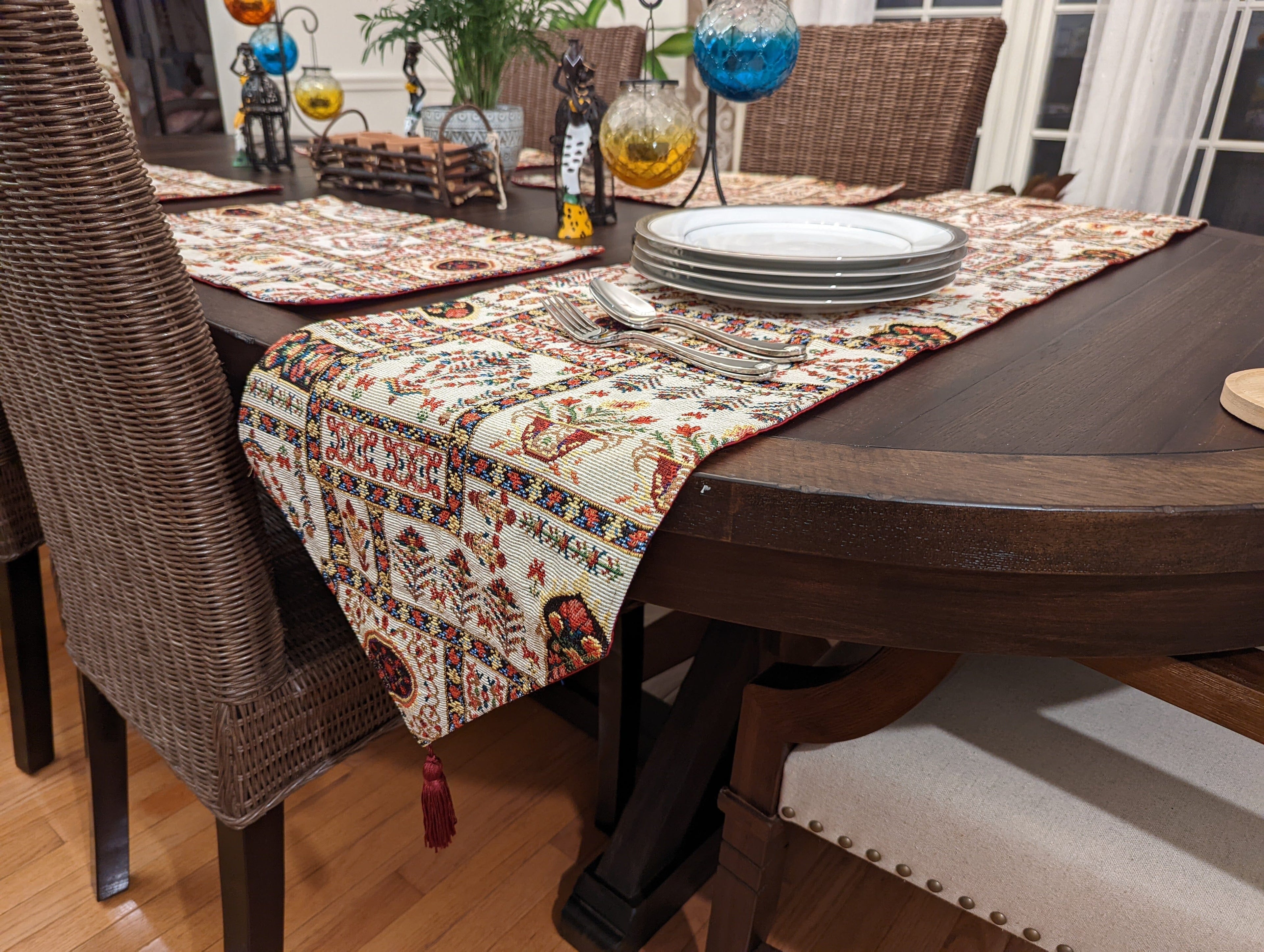 DaDalogy Bedding Cottage Mughal Floral Woven Tapestry Table Runner, Light Fleur White Botanical Vintage (18196) - DaDa Bedding Collection