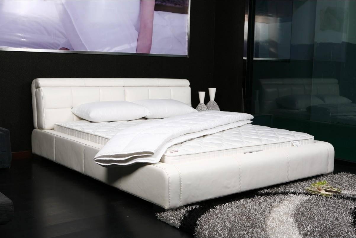 DaDa Bedding Solid White Ultra Extra Comfort Bed Top Mattress Quilted Cover Padding - 1-Piece - DaDa Bedding Collection