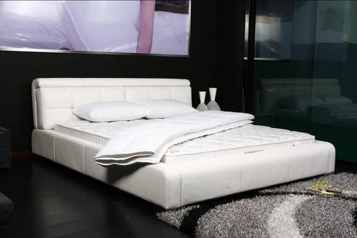 DaDa Bedding Solid White Ultra Extra Comfort Bed Top Mattress Quilted Cover Padding - 1-Piece - DaDa Bedding Collection