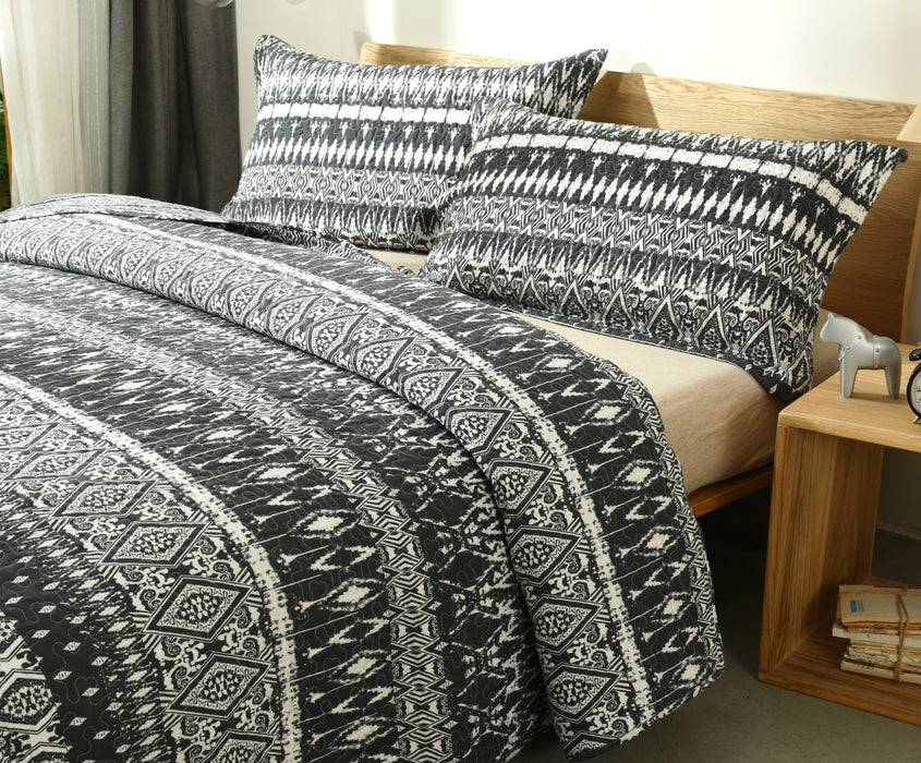 https://www.dadabc.com/cdn/shop/products/bedspread-dada-bedding-aztec-geometric-stripes-quilted-coverlet-bedspread-set-black-white-print-c14800-1-2_846x700.jpg?v=1545366802