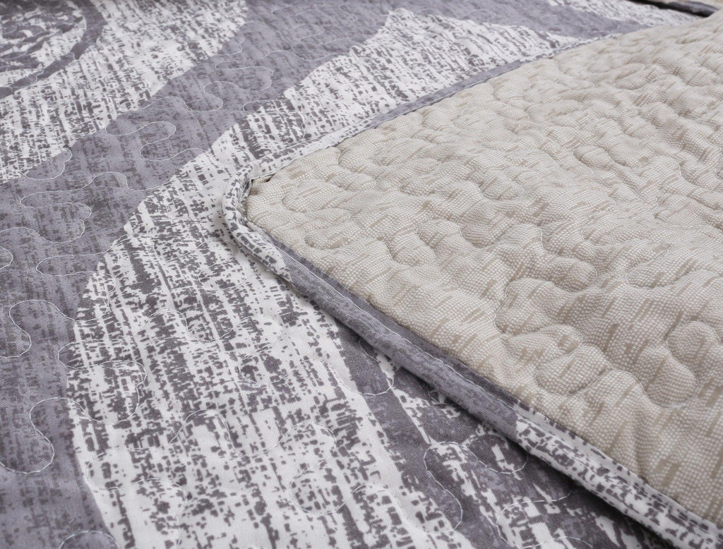 DaDa Bedding Rustic Grey Mosaic Distressed Medallion Reversible Quilted Bedspread Set (SD16299) - DaDa Bedding Collection