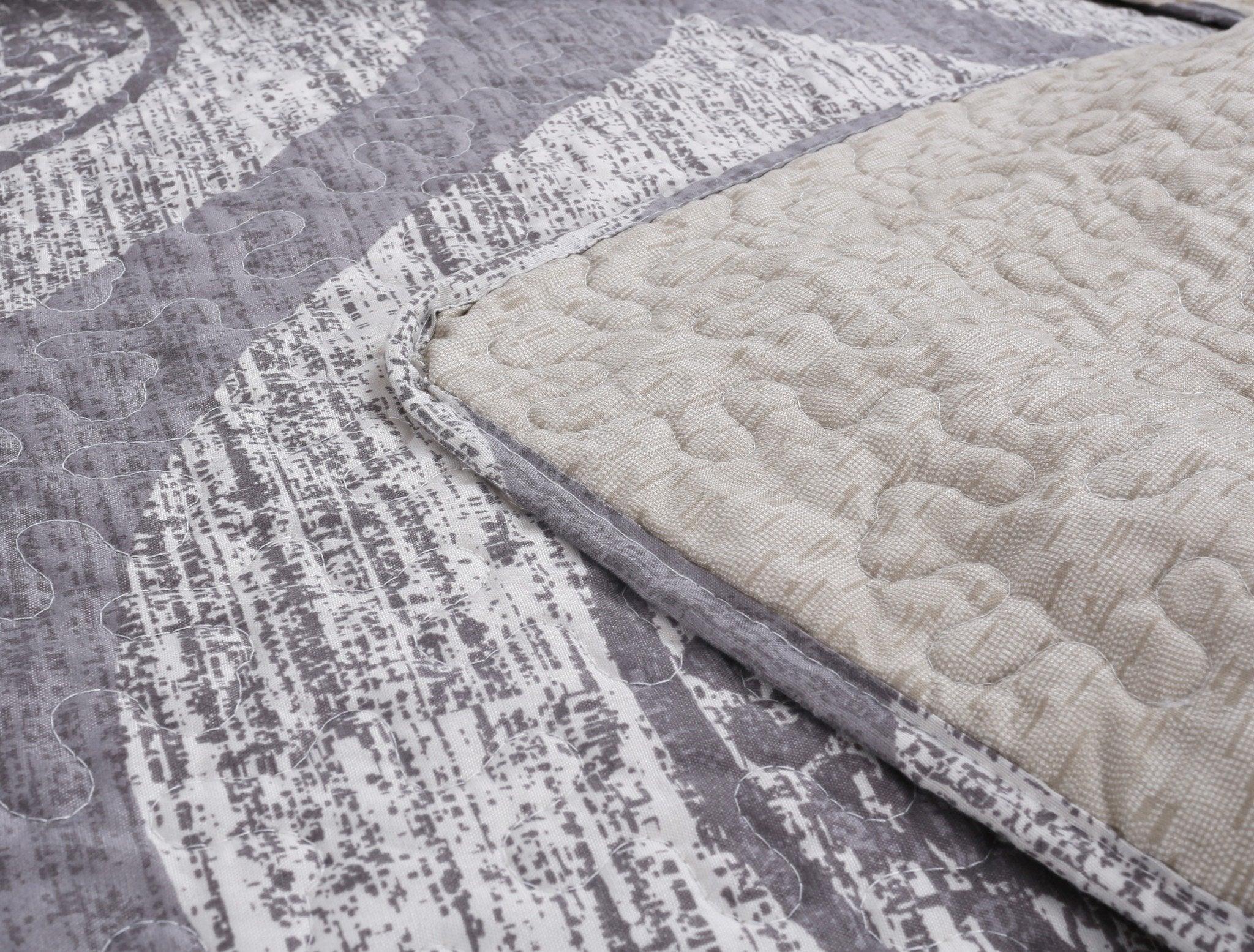 DaDa Bedding Rustic Grey Mosaic Distressed Medallion Reversible Quilted Bedspread Set (SD16299) - DaDa Bedding Collection