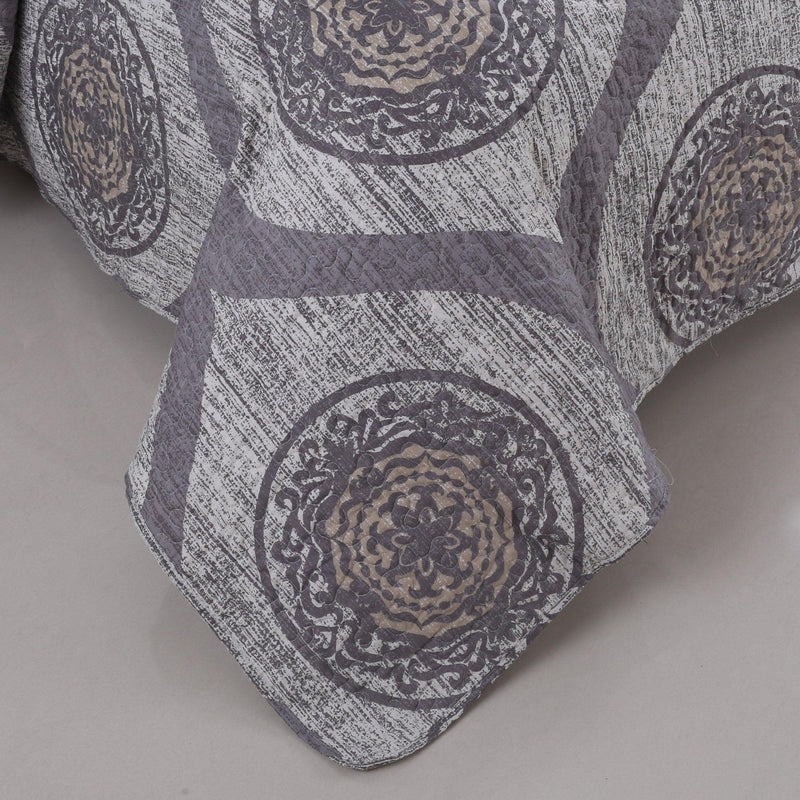 DaDa Bedding Rustic Grey Mosaic Distressed Medallion Reversible Quilted Bedspread Set (SD16299) - DaDa Bedding Collection