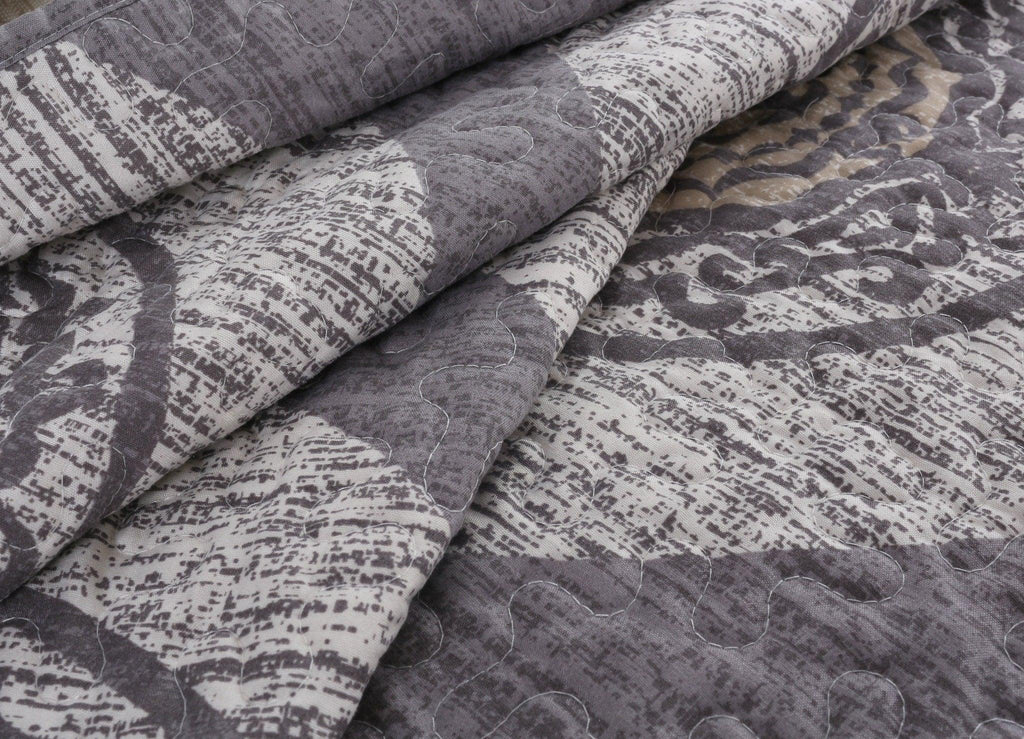 DaDa Bedding Rustic Grey Mosaic Distressed Medallion Reversible Quilted Bedspread Set (SD16299) - DaDa Bedding Collection