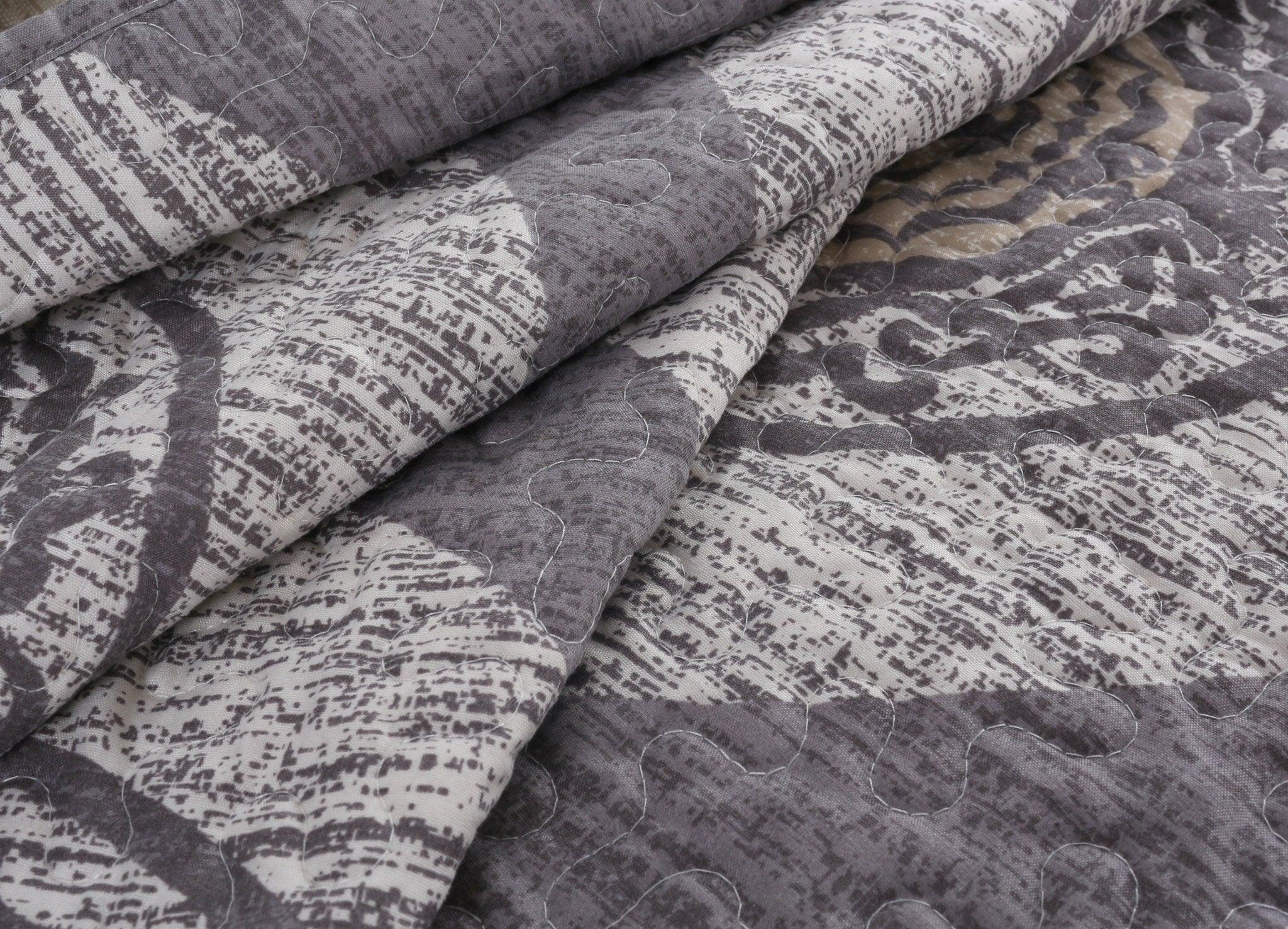 DaDa Bedding Rustic Grey Mosaic Distressed Medallion Reversible Quilted Bedspread Set (SD16299) - DaDa Bedding Collection