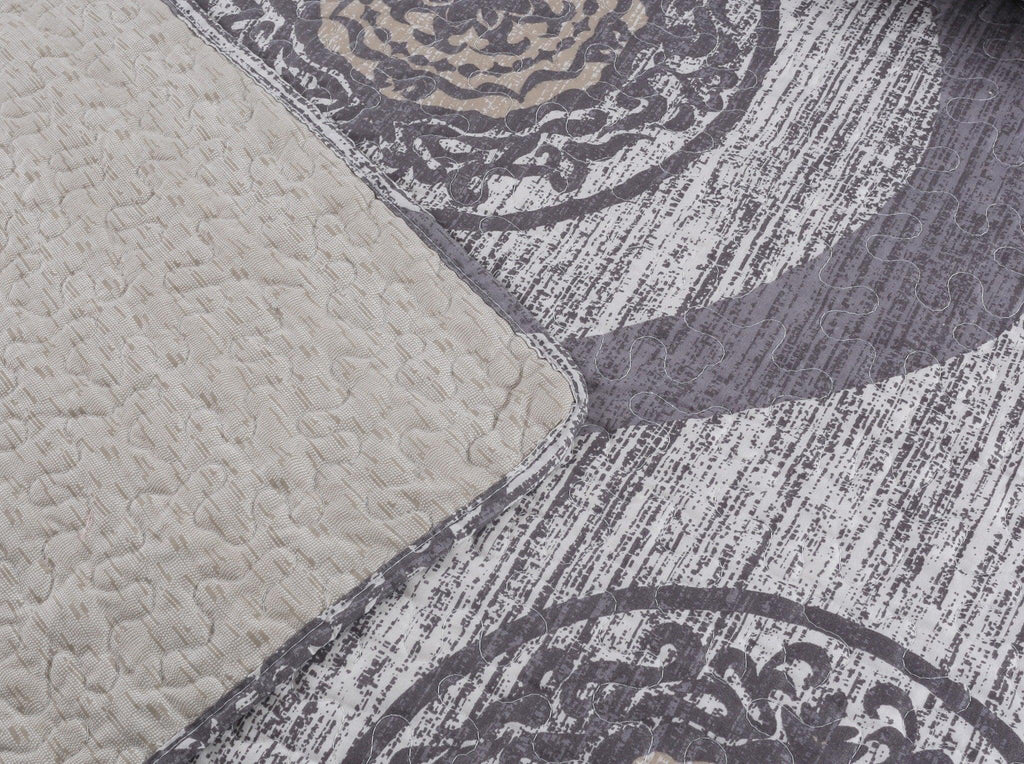 DaDa Bedding Rustic Grey Mosaic Distressed Medallion Reversible Quilted Bedspread Set (SD16299) - DaDa Bedding Collection