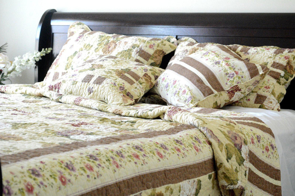 DaDa Bedding Vintage Cottage Rose Garden Floral Ivory Yellow Cotton Scalloped Quilted Bedspread Set (DXJ103478) - DaDa Bedding Collection