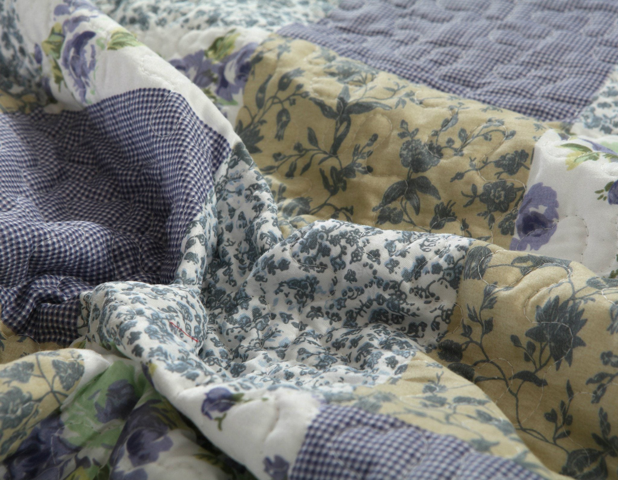 DaDa Bedding Cottage Blueberry Patch Floral Periwinkle Checkered Gingham Quilted Bedspread Set - Twin Size (LH1340) - DaDa Bedding Collection