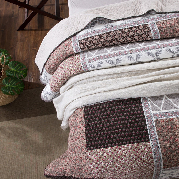 DaDa Bedding Neapolitan Roses Patchwork Cotton Geometric Quilted Bedspread Set (JHW816) - DaDa Bedding Collection