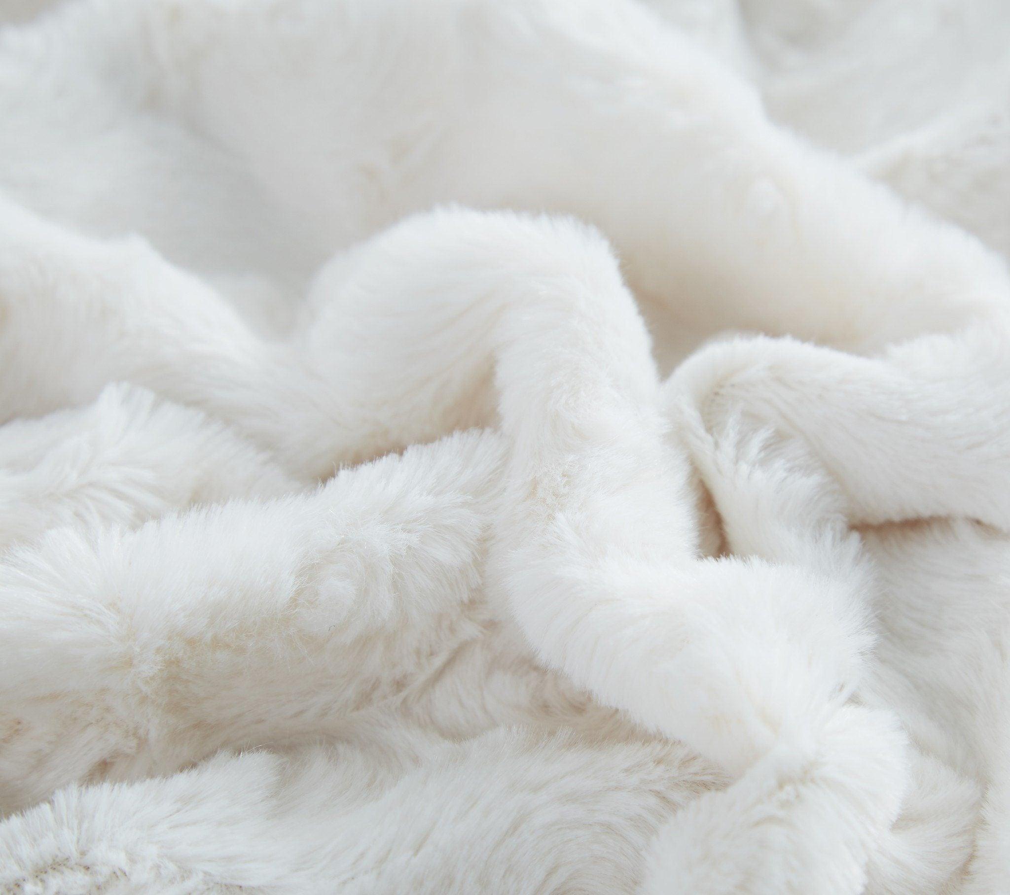 DaDa Bedding Luxury White Roses Fluffy Soft Sherpa Backside Faux Fur Throw Blanket (K11) - DaDa Bedding Collection