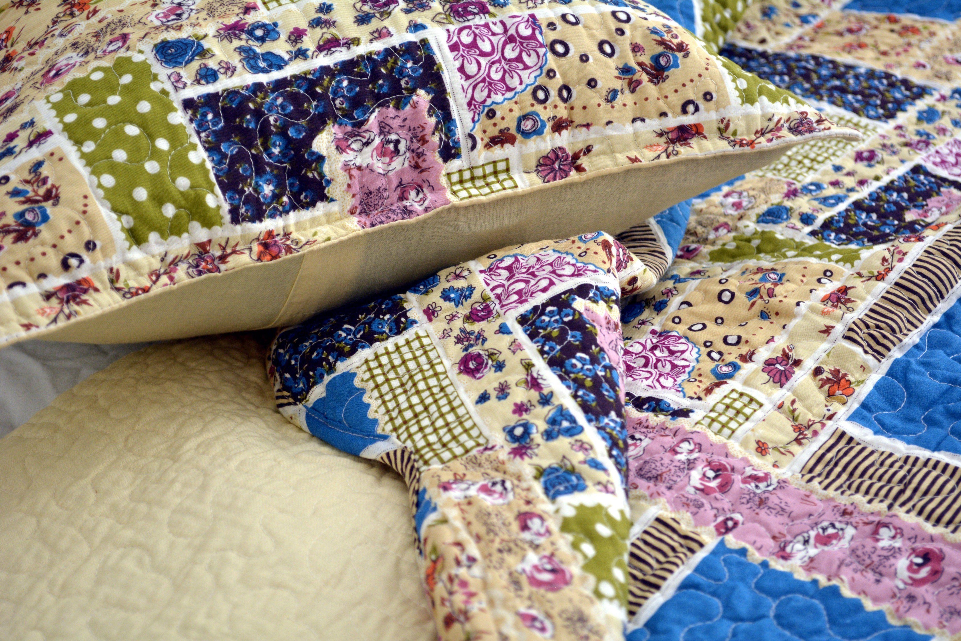 DaDa Bedding Cottage Blue Ivory Yellow Floral Scalloped Cotton Patchwork Quilted Bedspread Set (DXJ103269-1) - DaDa Bedding Collection