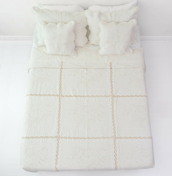 DaDa Bedding Elegant Cottage Ivory White Floral Matelassé Cotton Pillow Sham - Queen Size 20" x 30" (DXJ101796)